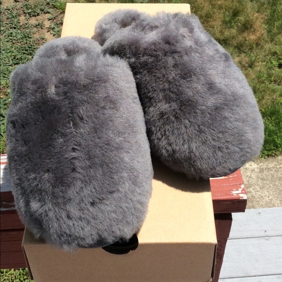 UGG Shoes - UGG FLUFF CLOG